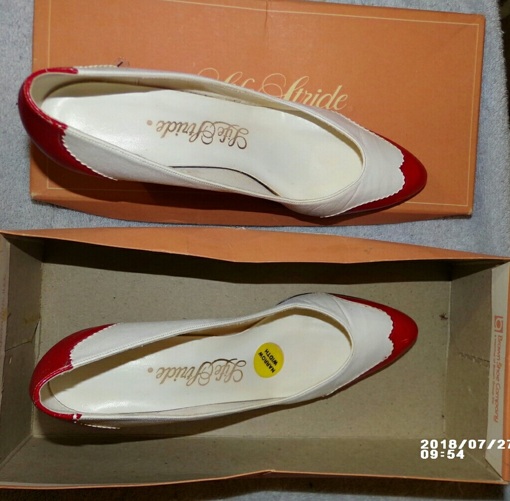 VINTAGE SZ 8 red white Rockabilly heels